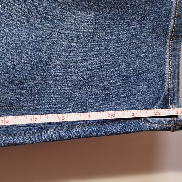 Stretch denim Bermuda shorts - Picture 5 of 5